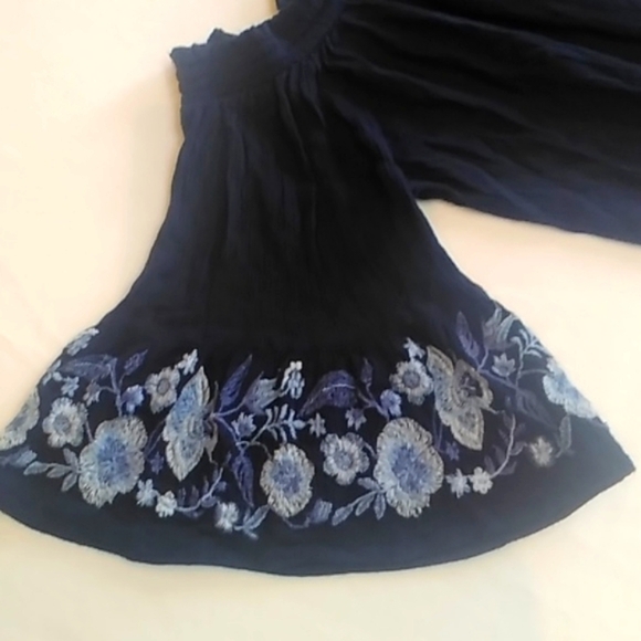 2/25 Hollister Navy Off the Shoulder Crop Top Embroidered Bell Sleeve Sz. M Boho - Picture 4 of 11